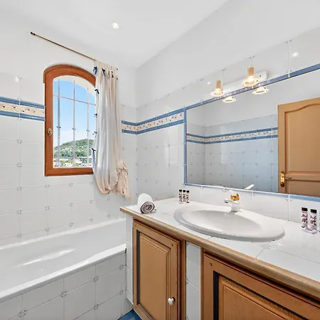 Provencale Avec Piscine Et Vue ! * Mandelieu