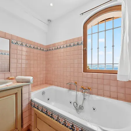 Villa Provencale Avec Piscine Et Vue !